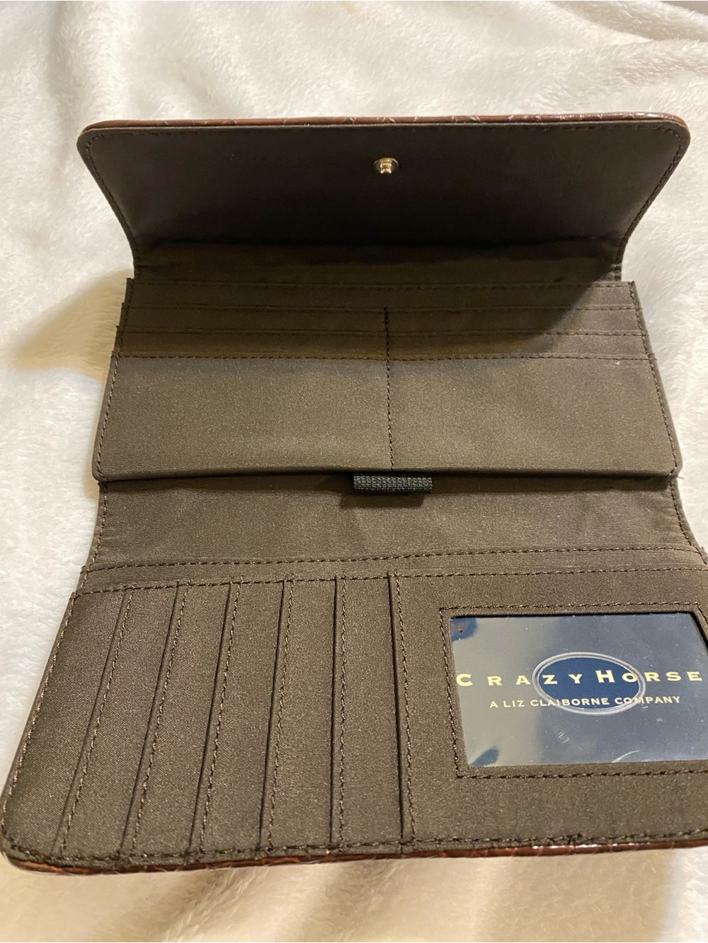 Liz Claiborne Crazy Horse Brown Croc-Embossed Wallet with Gold Plaque NWT - Picture 3 of 5